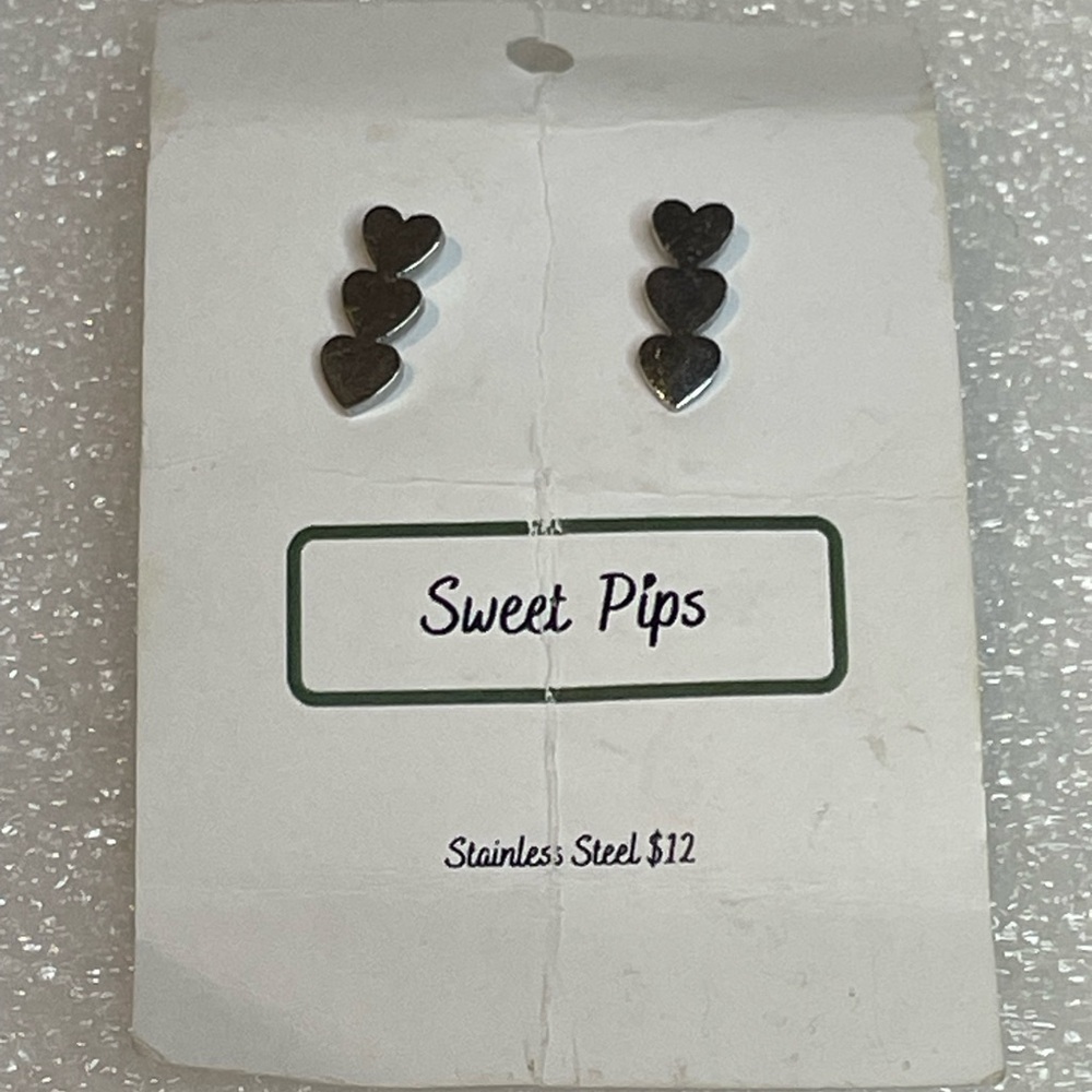 5/$25- Stainless Steel Sweet Pips ❤️Triple heart design stud earrings
